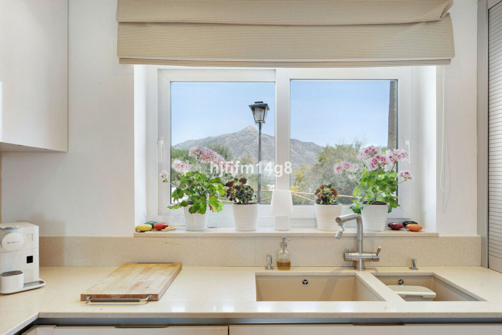 Detached Villa Nueva Andalucía Málaga - image 13