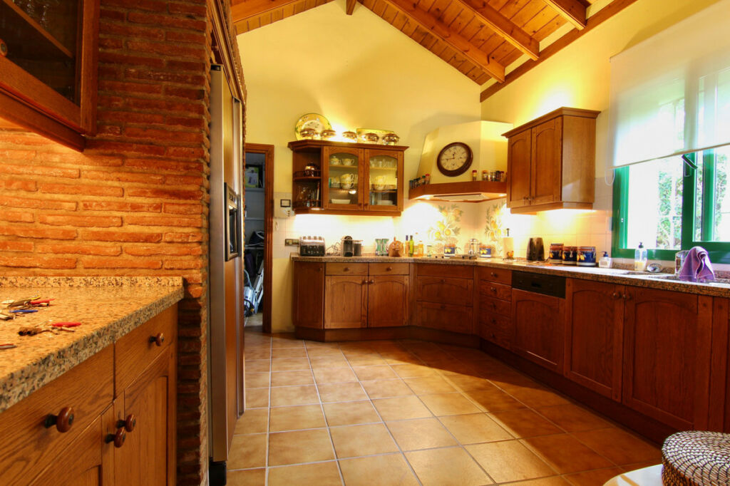Detached Villa Guadalmina Baja Málaga - image 13