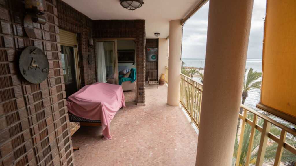 Middle Floor Apartment Torrevieja Alicante - image 13