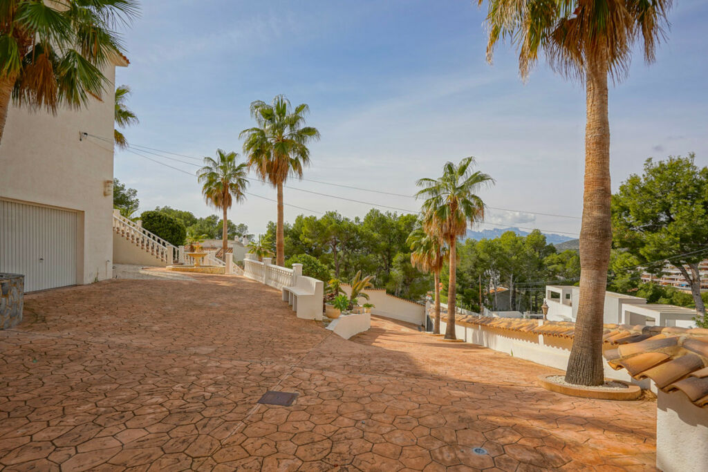 Detached Villa Altea Alicante - image 13