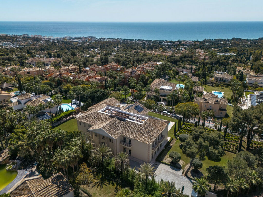 Detached Villa Sierra Blanca Málaga - image 14