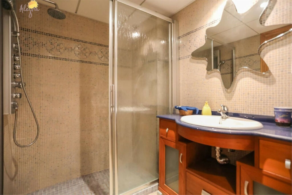 Middle Floor Apartment Torrevieja Alicante - image 14