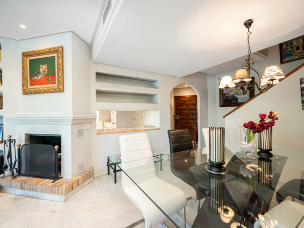 Townhouse Sierra Blanca Málaga - image 14