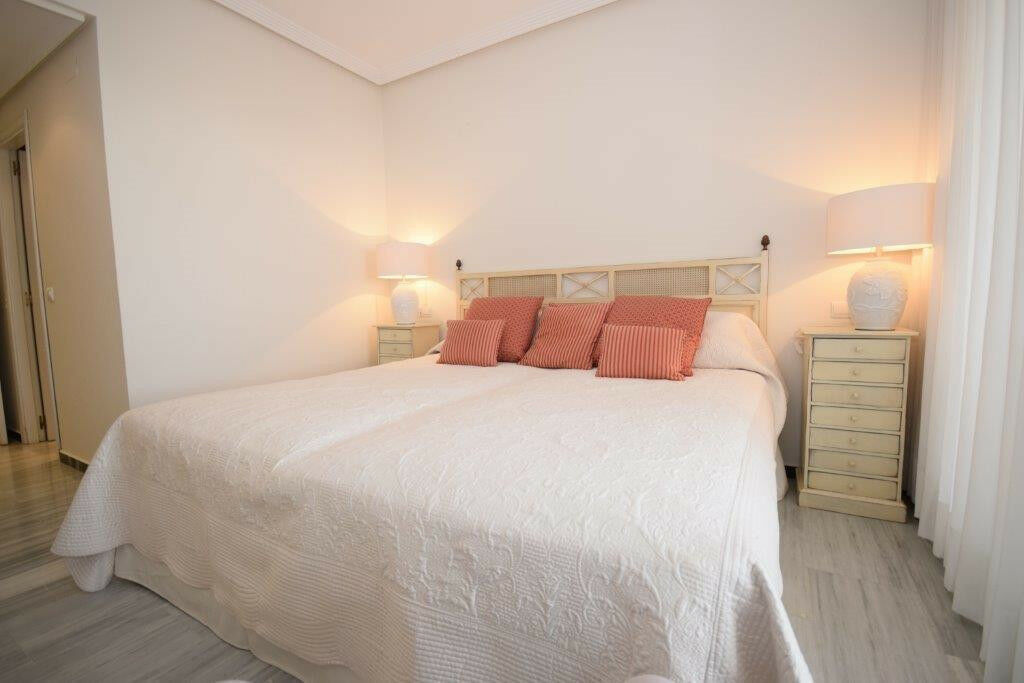 Middle Floor Apartment Puerto Banús Málaga - image 14