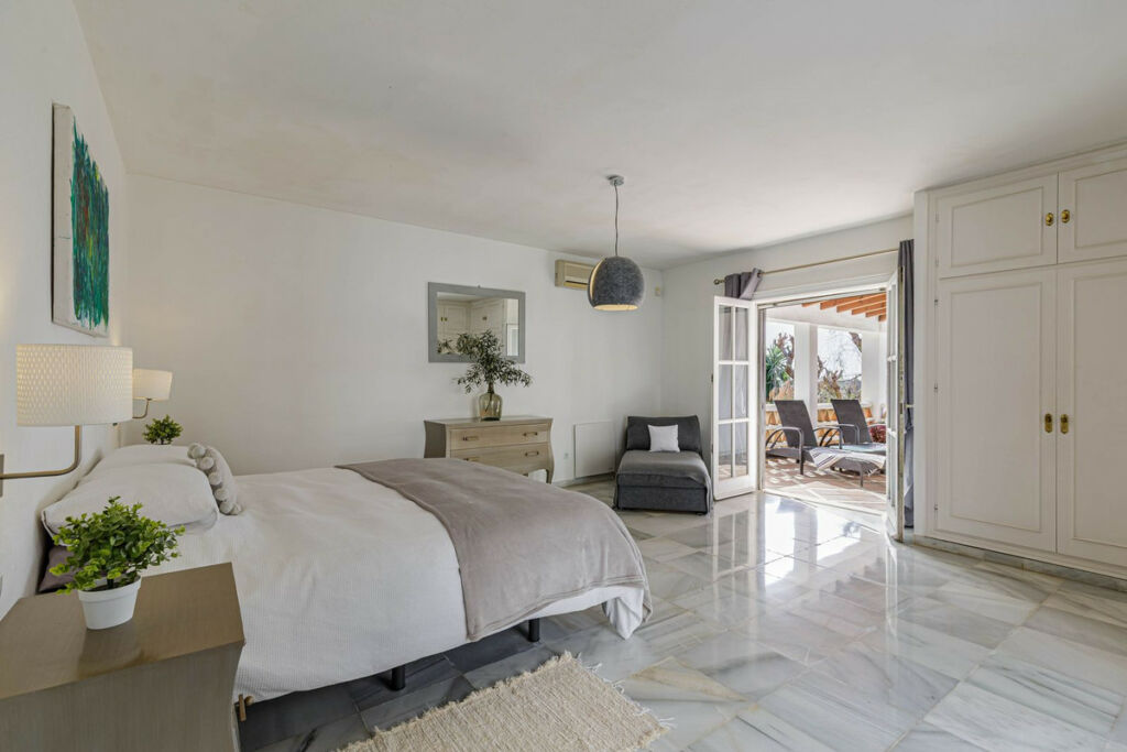 Detached Villa El Paraiso Málaga - image 14