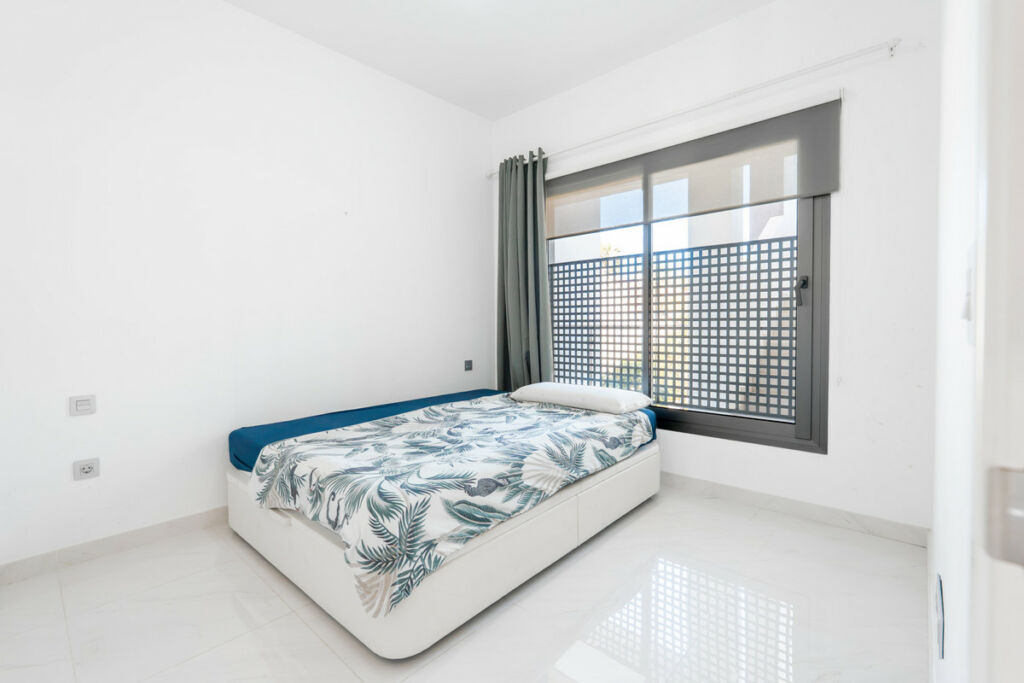 Middle Floor Apartment Estepona Málaga - image 20