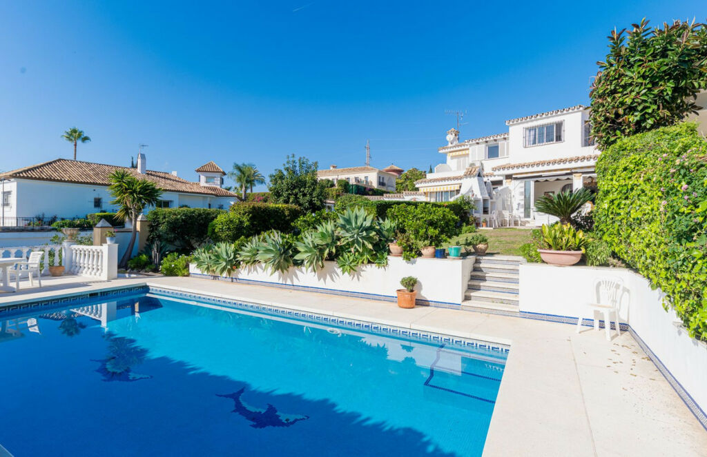 Townhouse El Paraiso Málaga - image 23