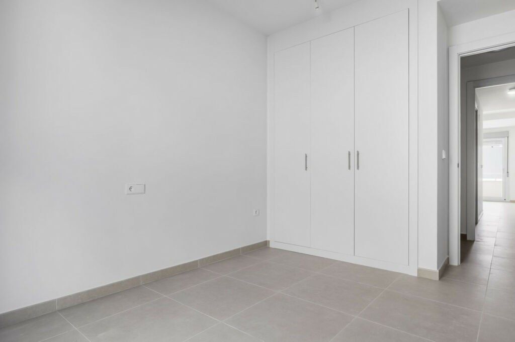 Middle Floor Apartment Cancelada Málaga - image 14