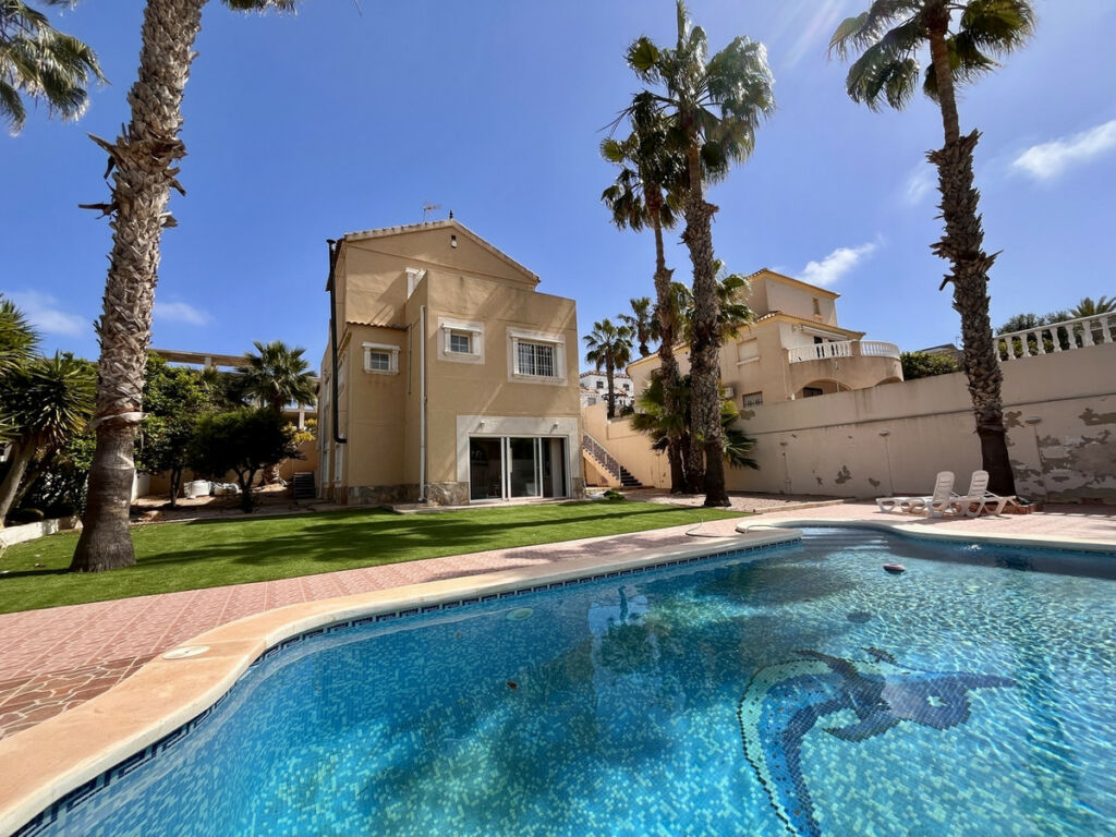 Detached Villa La Zenia Alicante - image 14