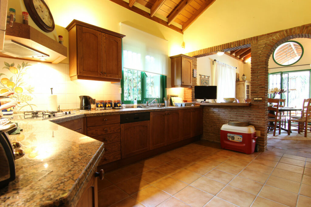 Detached Villa Guadalmina Baja Málaga - image 14