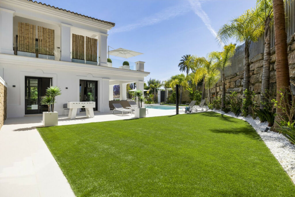Detached Villa Nueva Andalucía Málaga - image 14