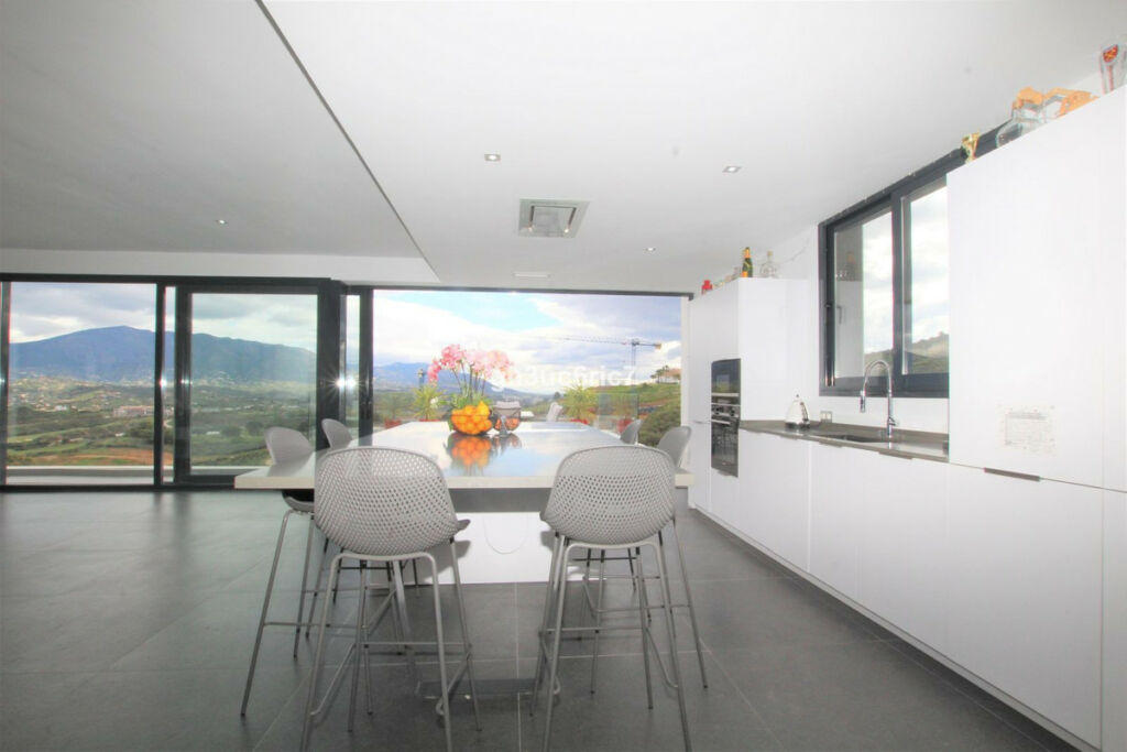 Detached Villa La Cala Golf Málaga - image 4