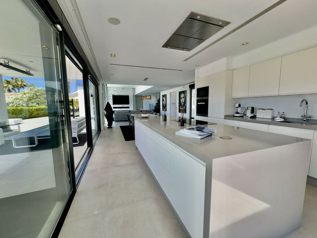 Detached Villa Los Monteros Málaga - image 13