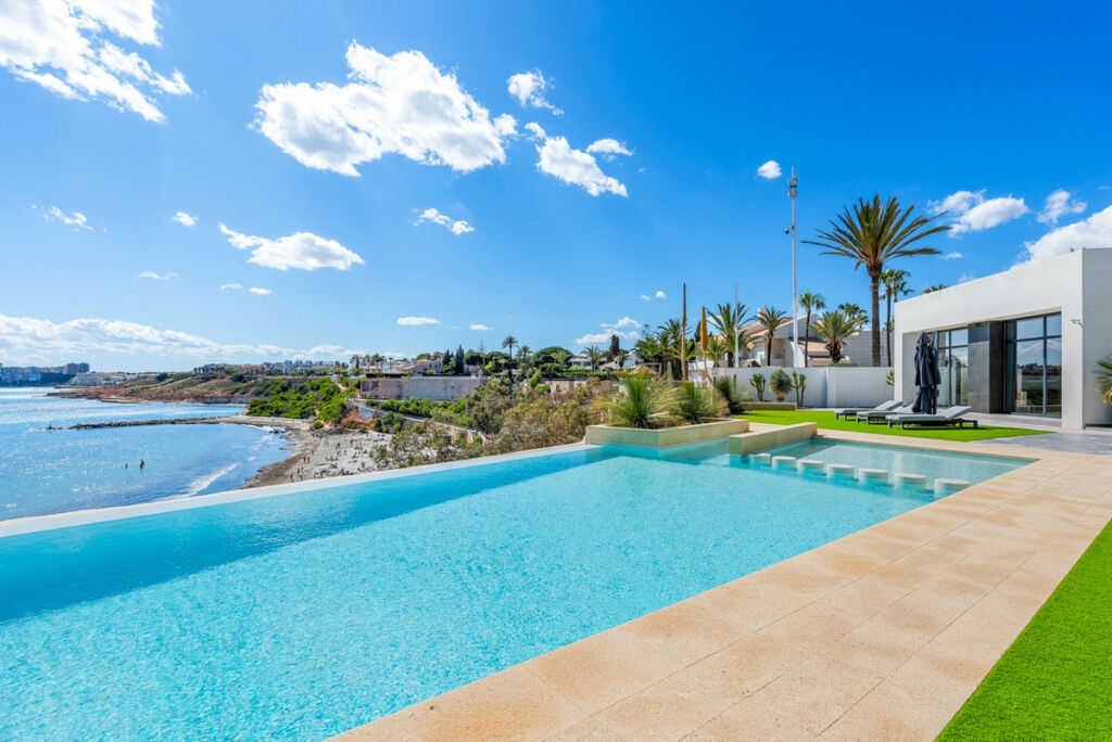 Detached Villa Cabo Roig Alicante - image 16