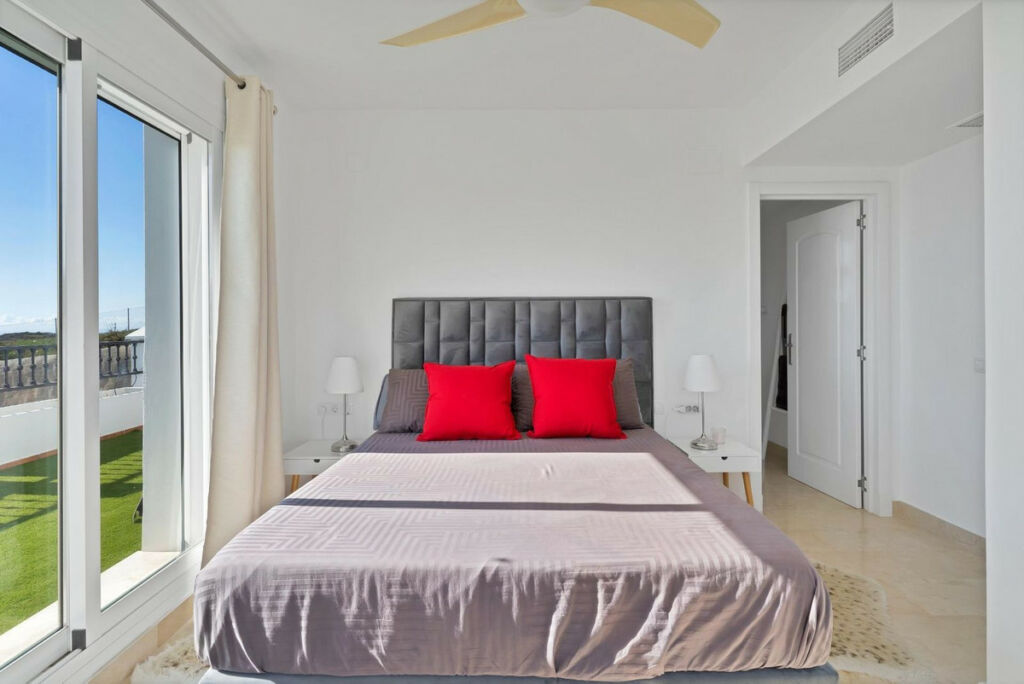 Penthouse Calahonda Málaga - image 15