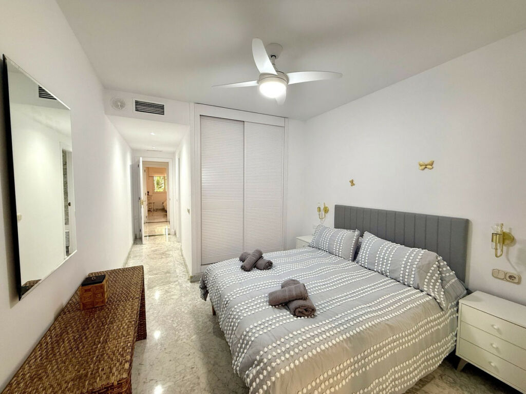 Middle Floor Apartment Puerto Banús Málaga - image 14