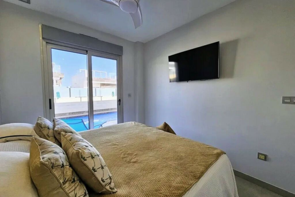 Detached Villa Villamartin Alicante - image 14