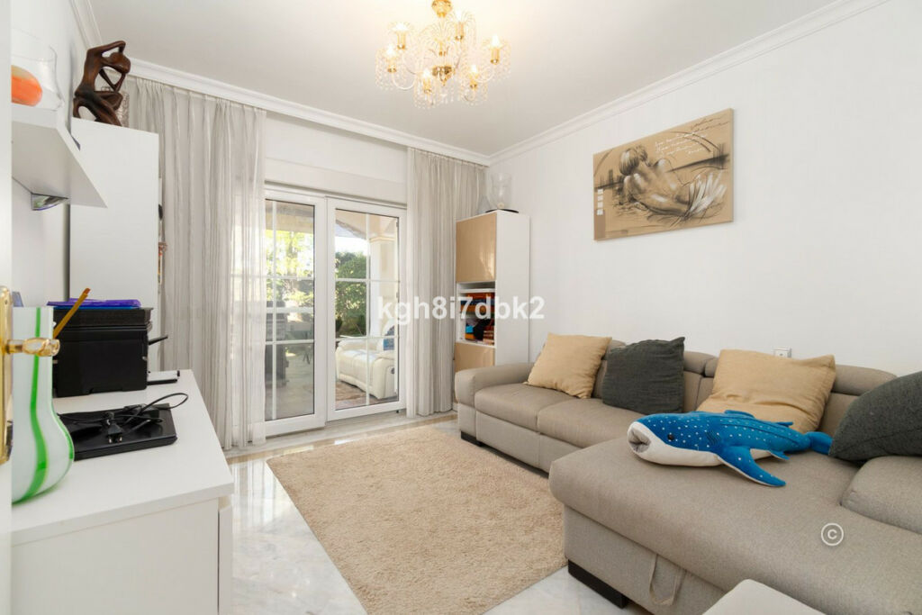Detached Villa Estepona Málaga - image 15