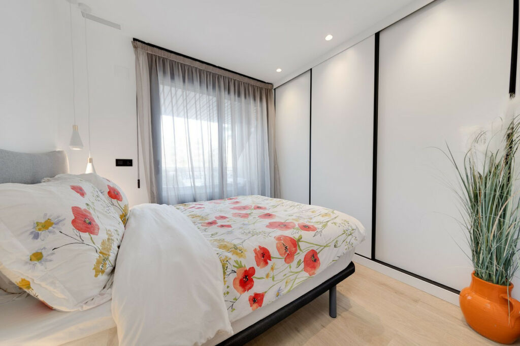 Middle Floor Apartment Torrevieja Alicante - image 14