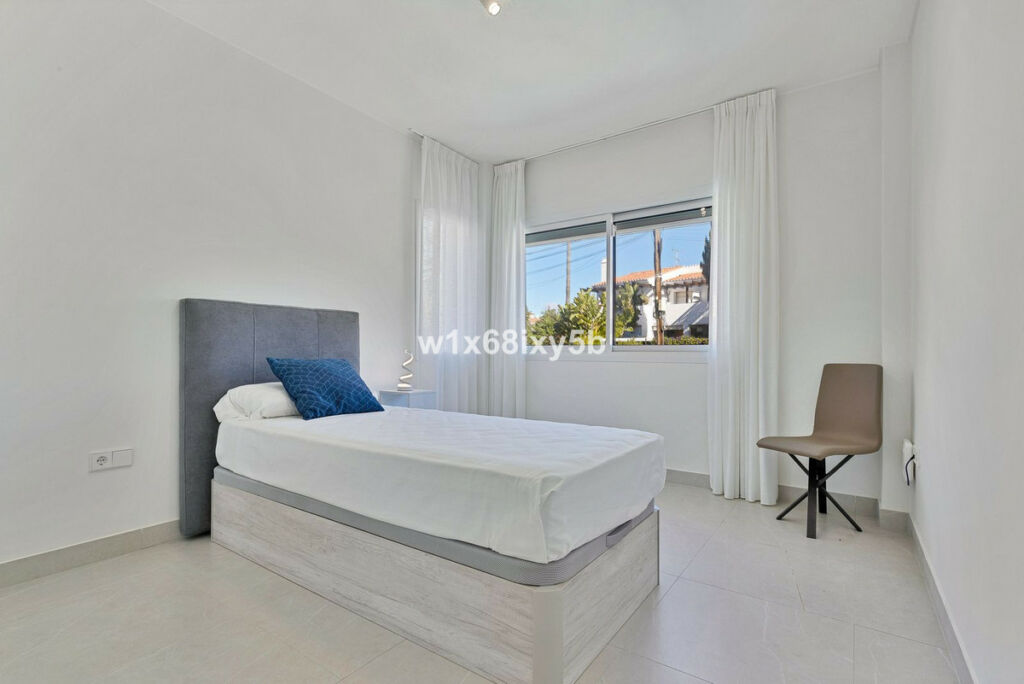 Detached Villa San Pedro de Alcántara Málaga - image 14