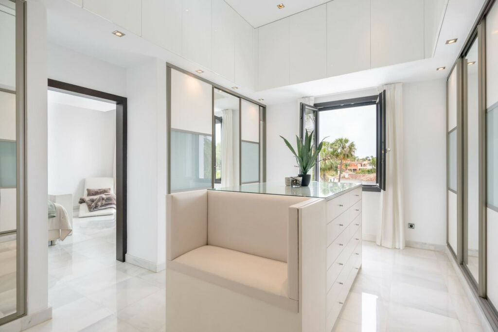Detached Villa Nueva Andalucía Málaga - image 15