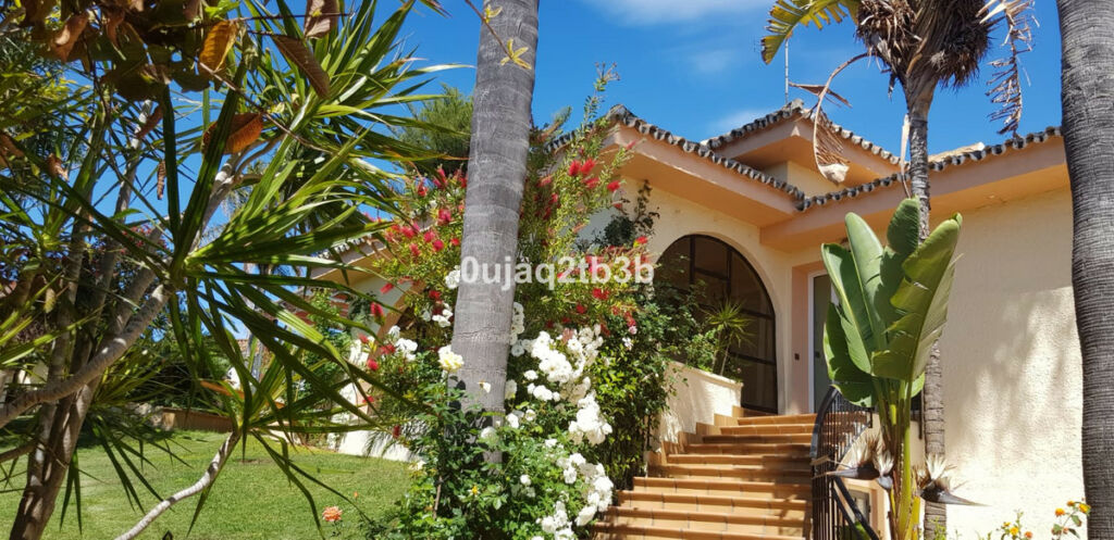 Detached Villa New Golden Mile Málaga - image 15