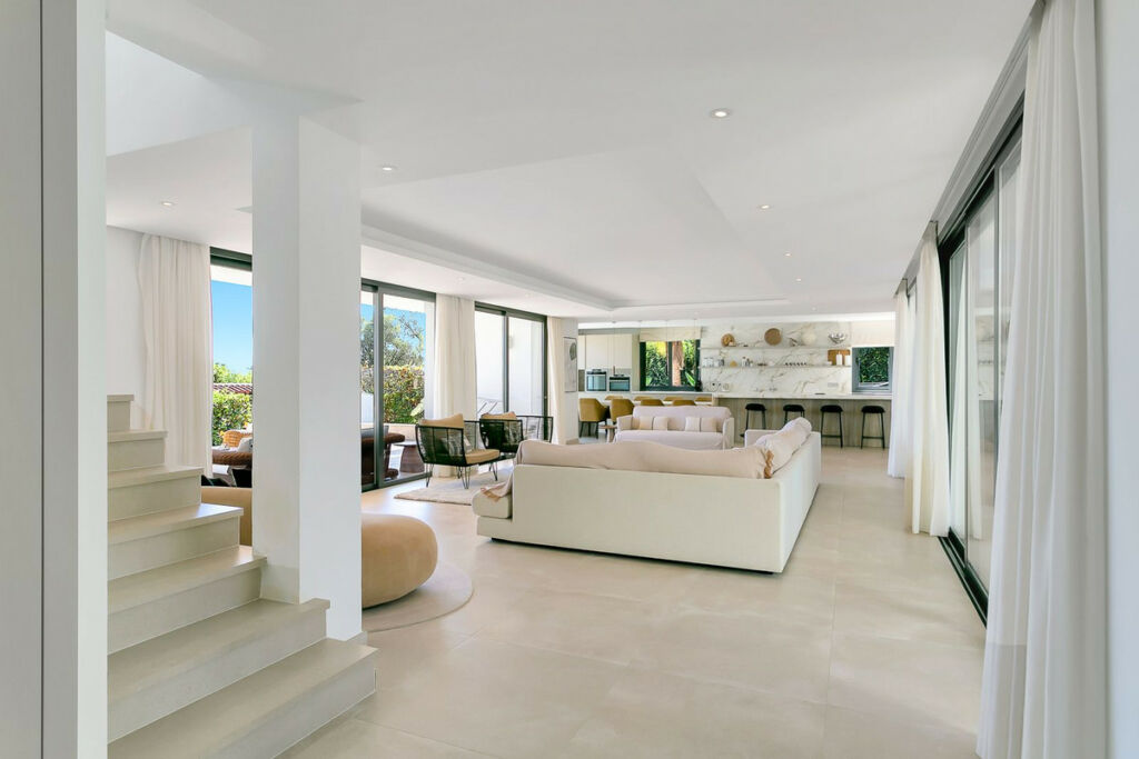 Detached Villa Cabopino Málaga - image 19