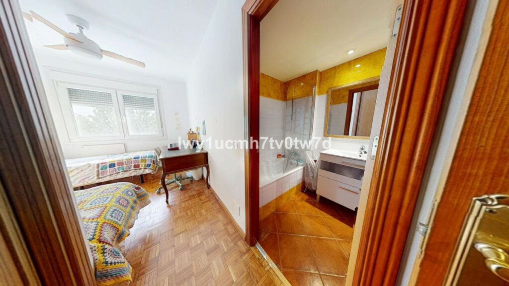 Middle Floor Apartment Fuengirola Málaga - image 15