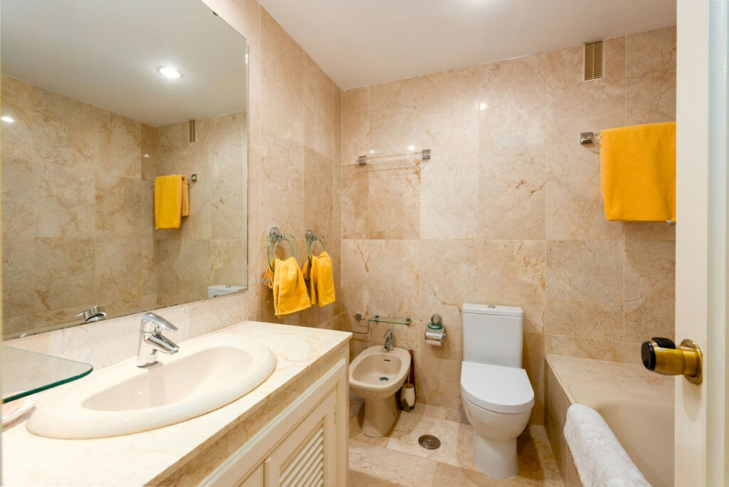 Middle Floor Apartment Nueva Andalucía Málaga - image 15