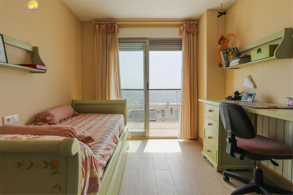 Middle Floor Apartment Torrevieja Alicante - image 15