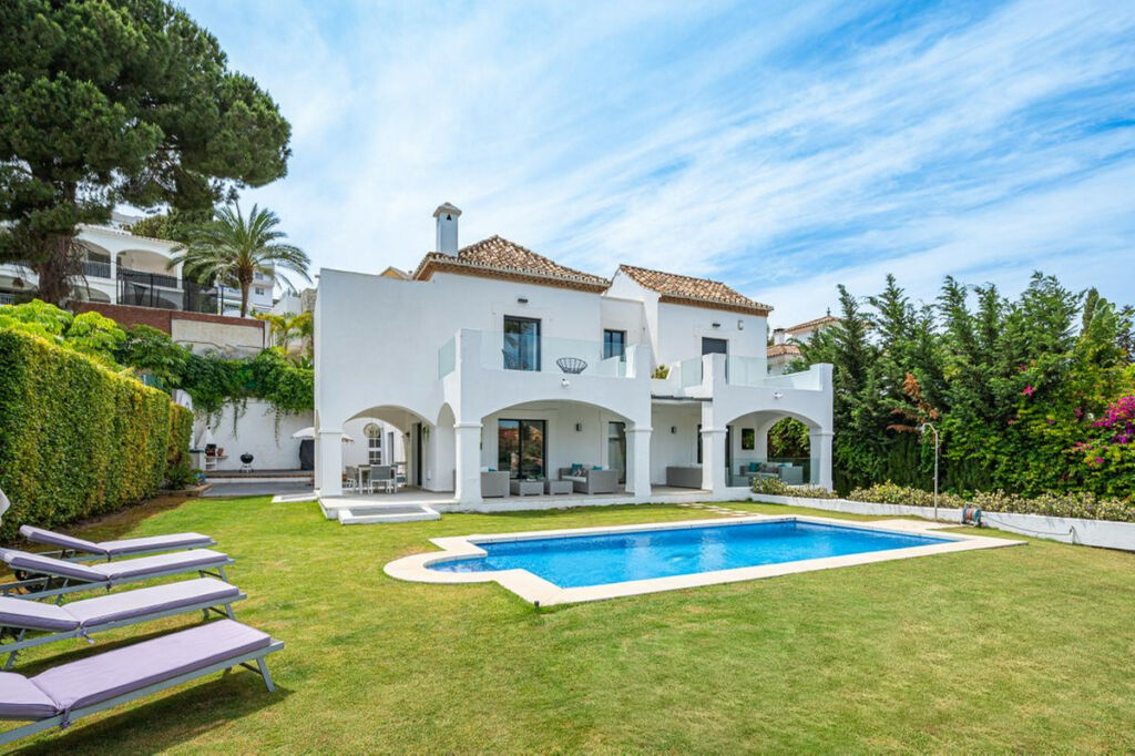 Detached Villa Nueva Andalucía Málaga - image 14