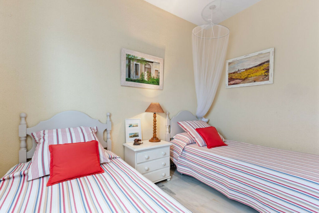 Middle Floor Apartment Estepona Málaga - image 16