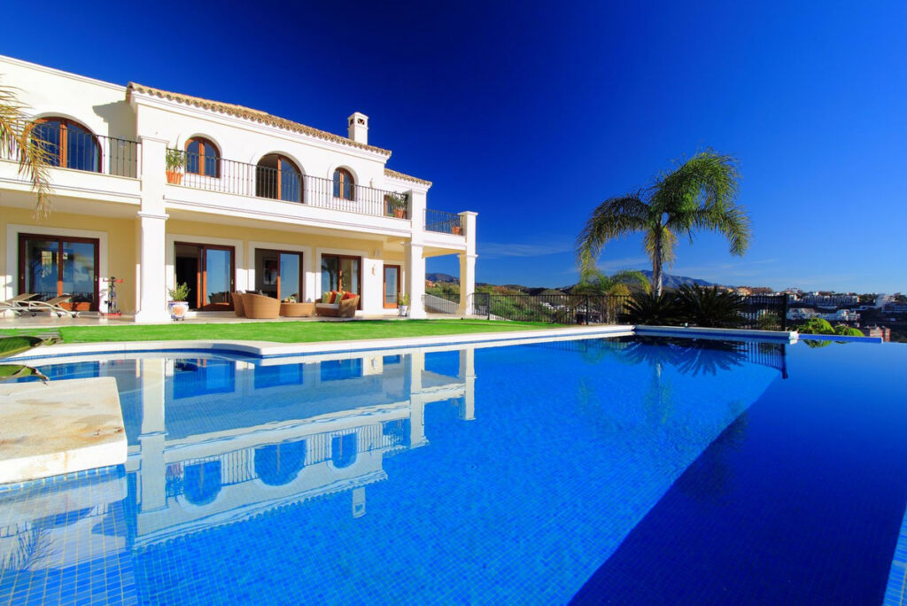 Detached Villa Los Flamingos Málaga - image 15