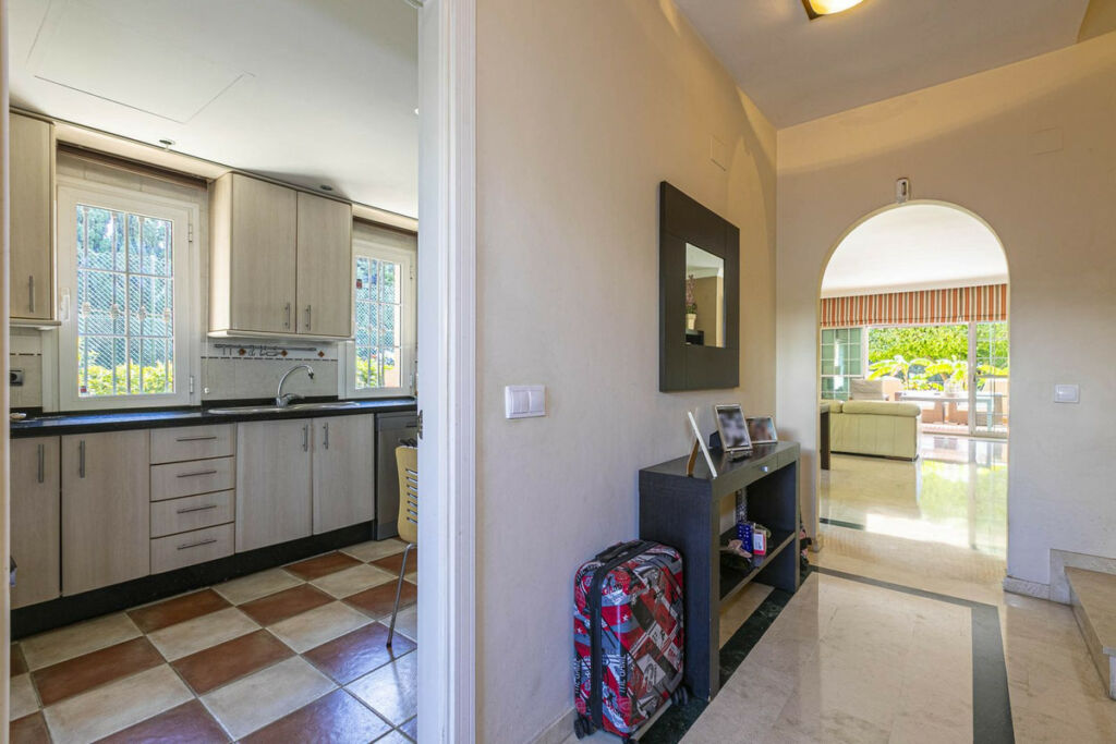 Townhouse Nagüeles Málaga - image 15