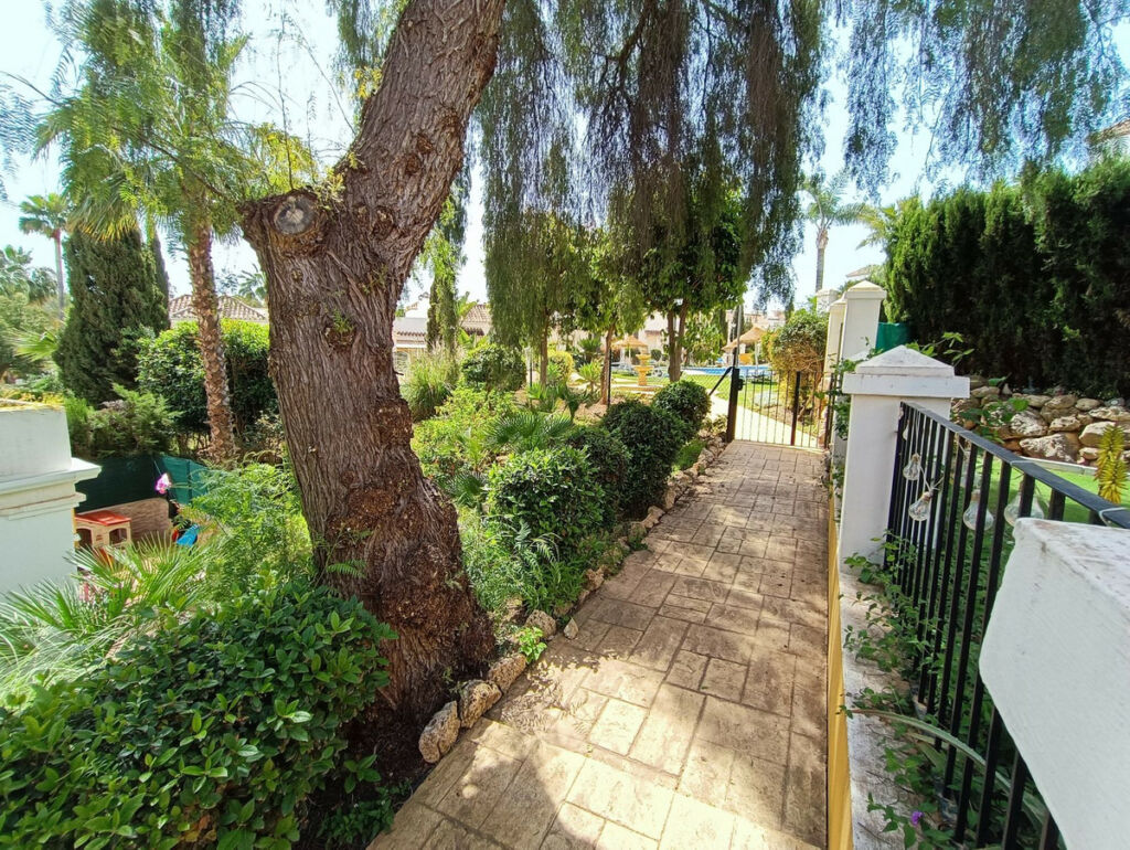 Ground Floor Apartment Aloha Málaga - image 15