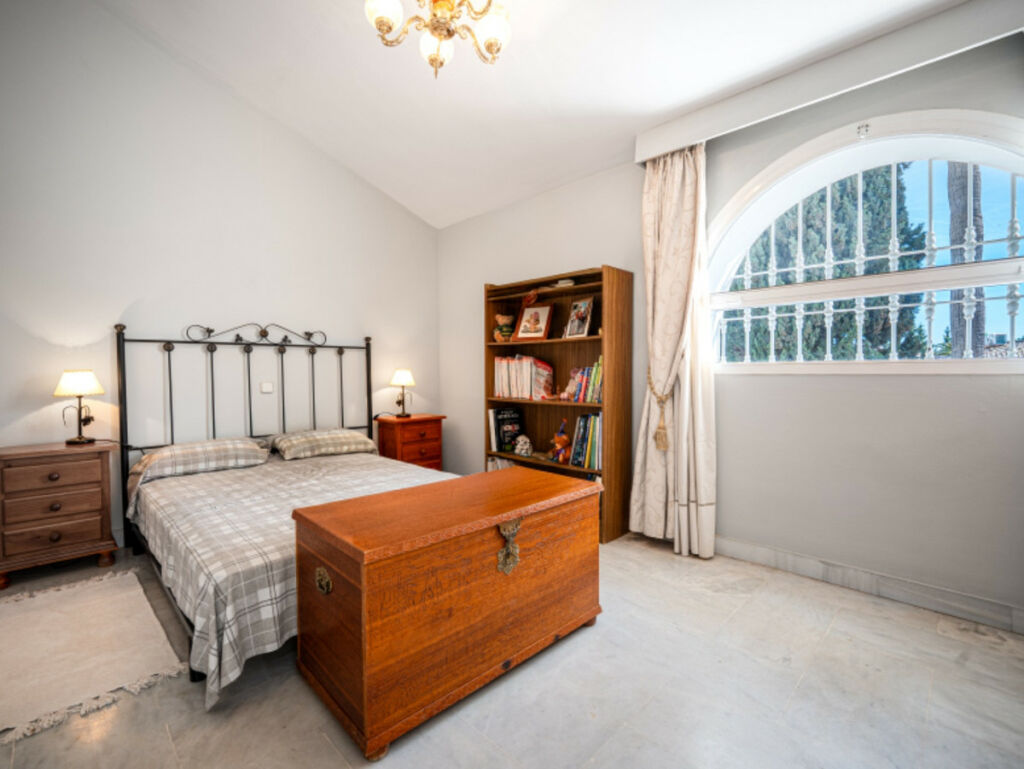 Townhouse Sierra Blanca Málaga - image 15