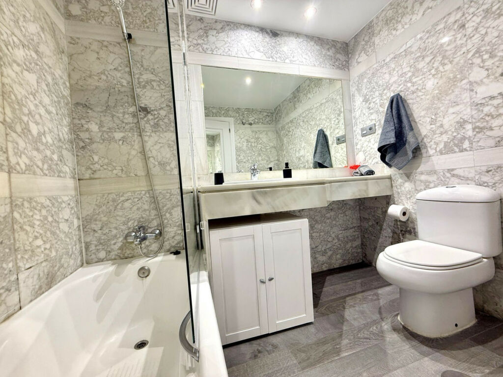 Middle Floor Apartment Puerto Banús Málaga - image 15