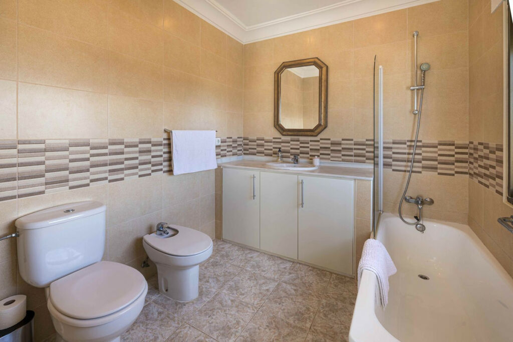 Detached Villa Estepona Málaga - image 15