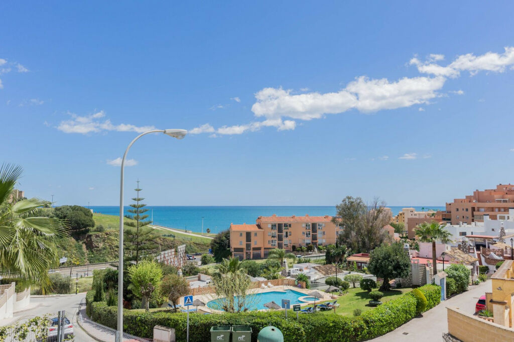 Middle Floor Apartment Fuengirola Málaga - image 15