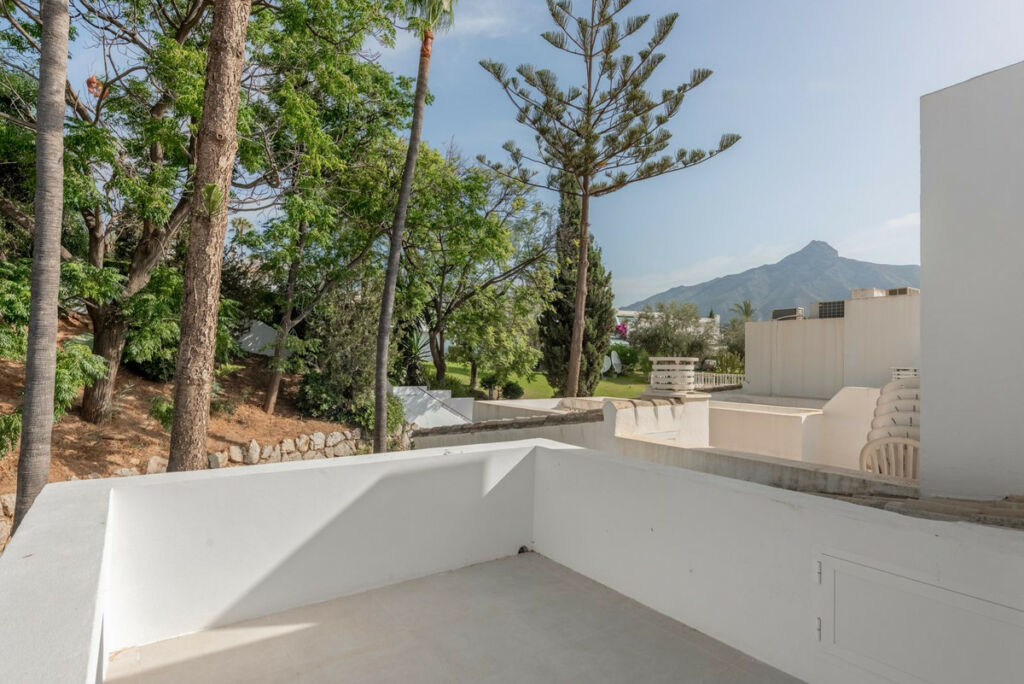 Townhouse Nueva Andalucía Málaga - image 15