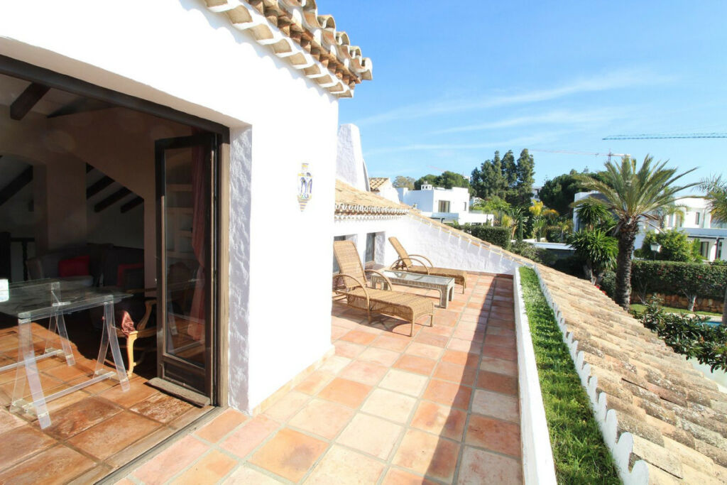 Detached Villa New Golden Mile Málaga - image 15