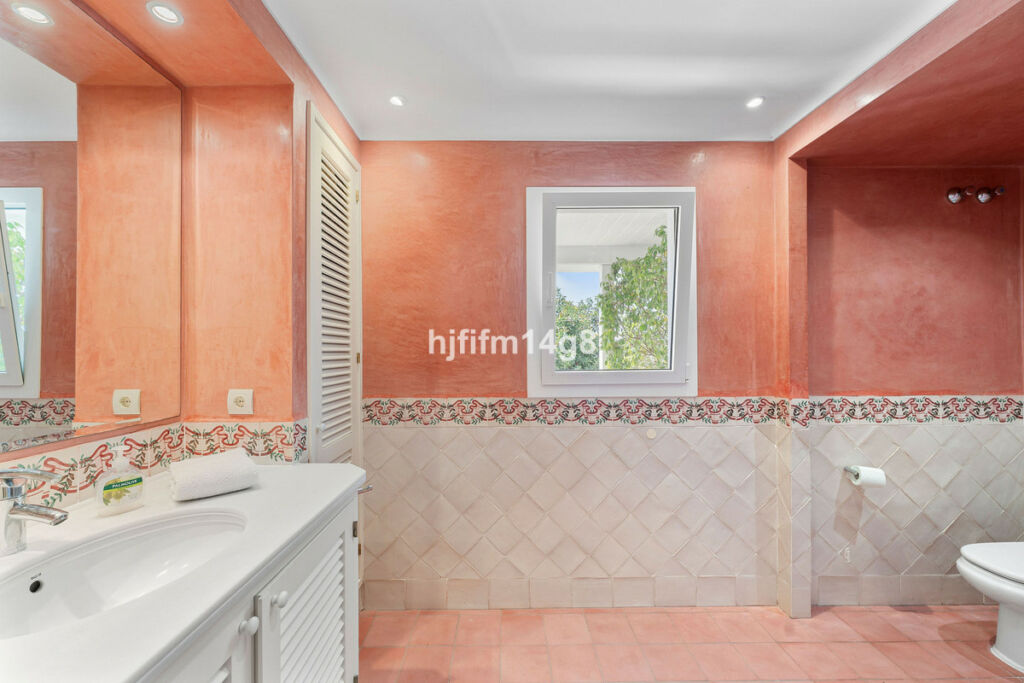 Detached Villa Nueva Andalucía Málaga - image 15