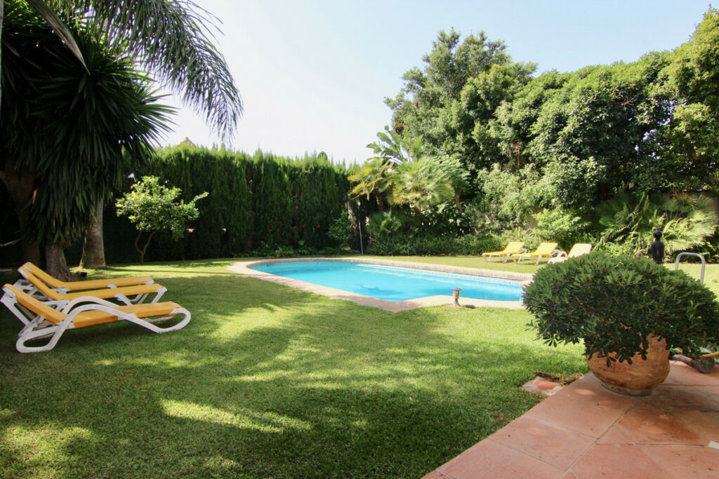 Detached Villa Guadalmina Baja Málaga - image 15