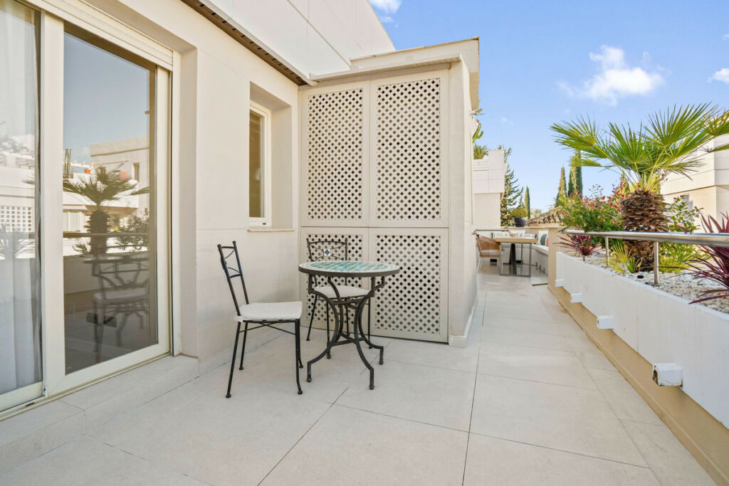 Penthouse Aloha Málaga - image 16