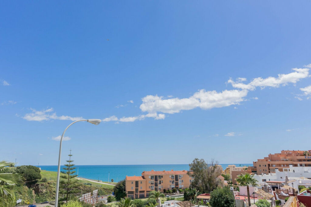 Middle Floor Apartment Fuengirola Málaga - image 16