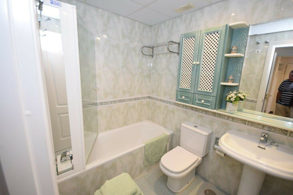 Middle Floor Apartment Puerto Banús Málaga - image 16