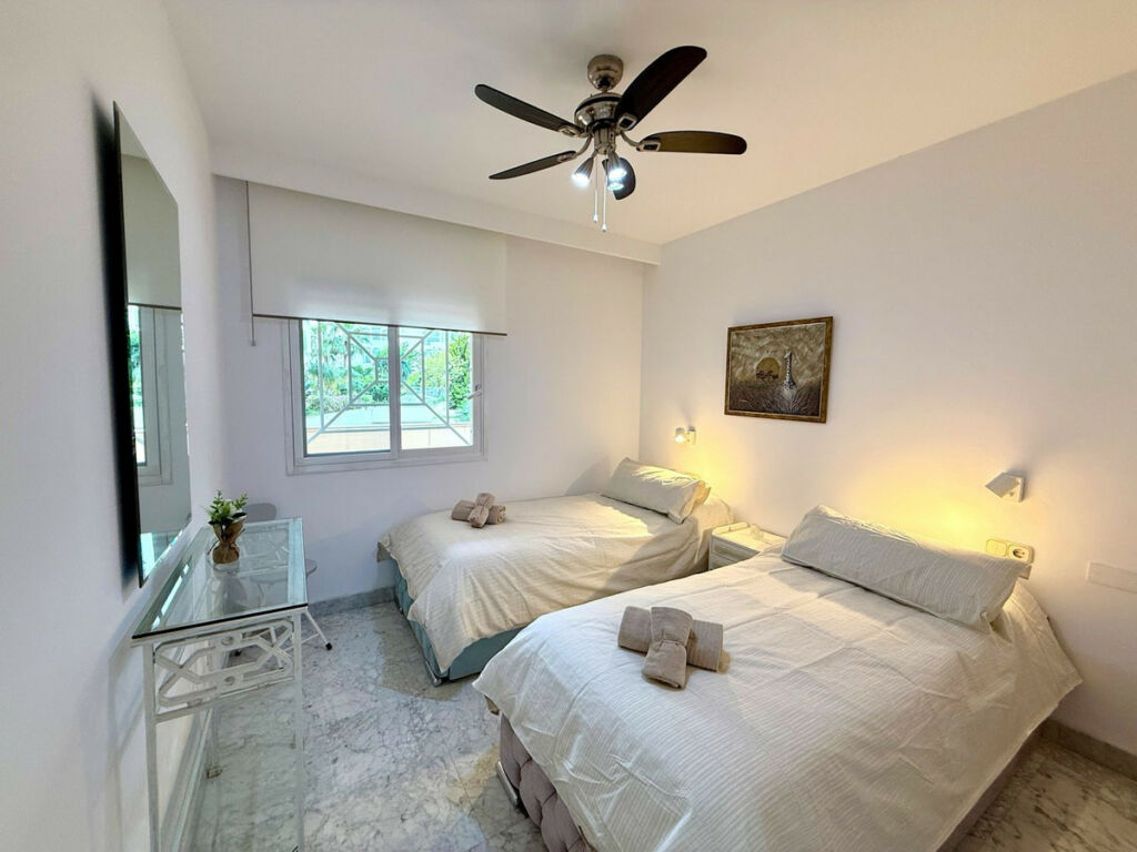Middle Floor Apartment Puerto Banús Málaga - image 16