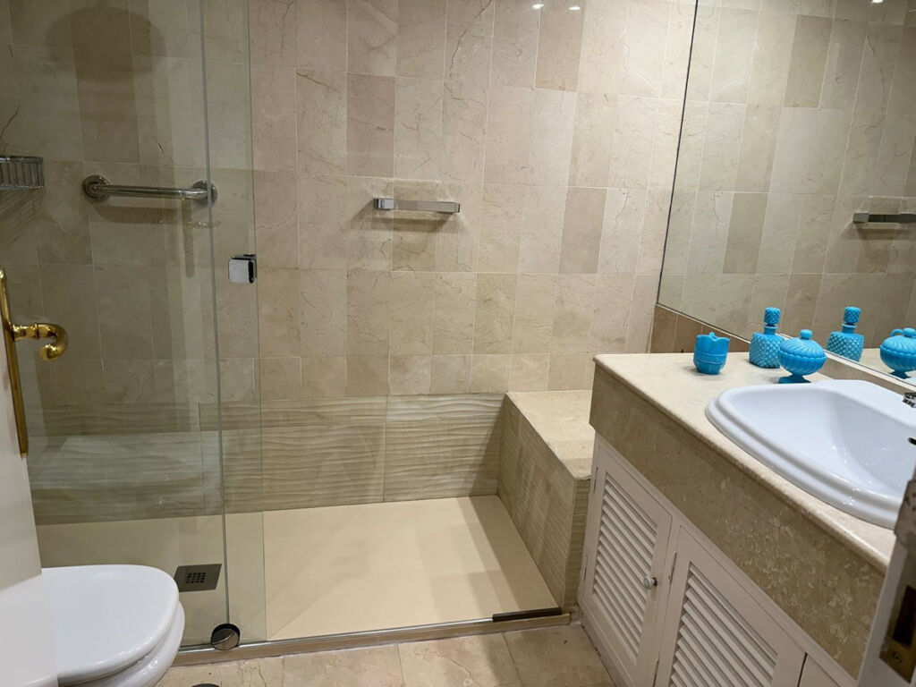 Middle Floor Apartment The Golden Mile Málaga - image 16
