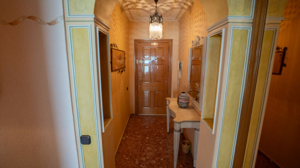 Middle Floor Apartment Torrevieja Alicante - image 16
