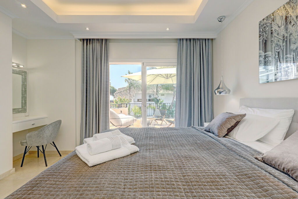 Detached Villa Cabopino Málaga - image 15